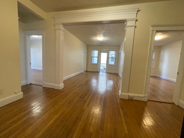 Building Photo - 14 Melvin Ave