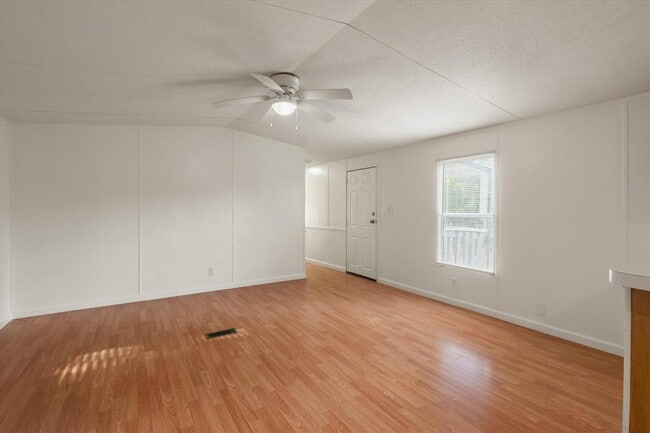 Building Photo - 1611 San Gabriel Ranch Rd