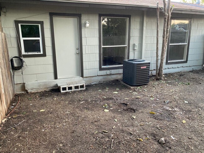 Building Photo - 3/1 Townhouse