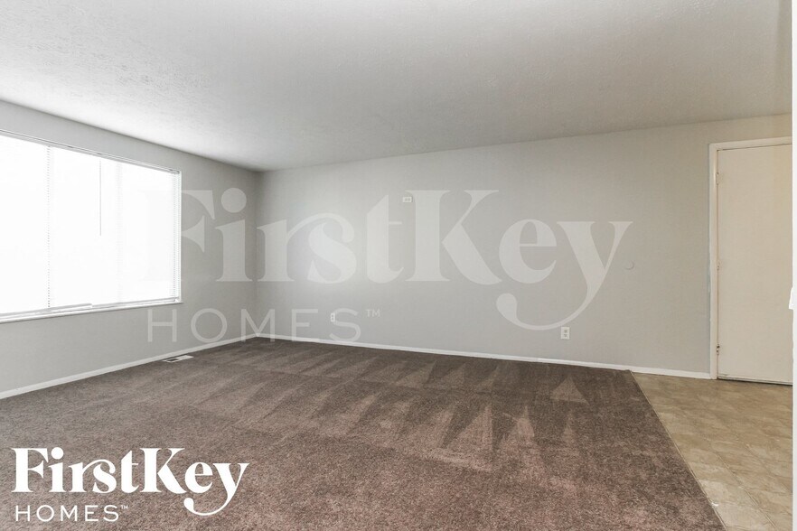 Building Photo - 2530 Fairhaven Dr