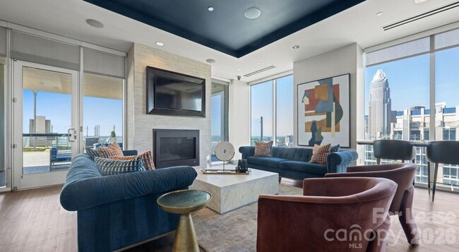 Building Photo - 640 N Church St