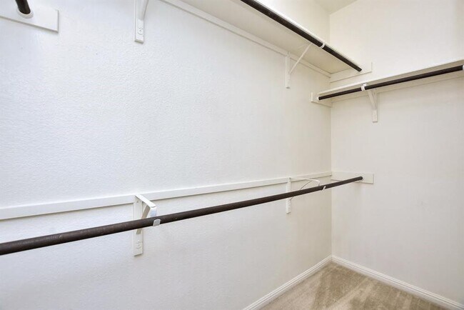 Building Photo - 1232 Clearwing Cir
