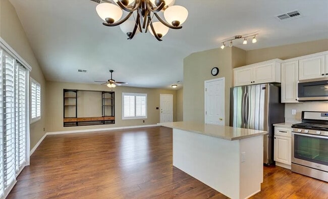 Building Photo - 8841 Spinning Wheel Ave