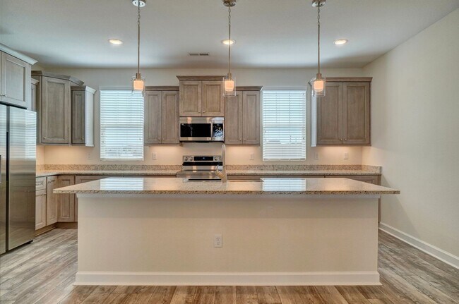 Building Photo - Available 08-05-25! Coastal Luxury Townhom...
