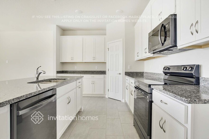 Building Photo - 1487 Grassland Ave