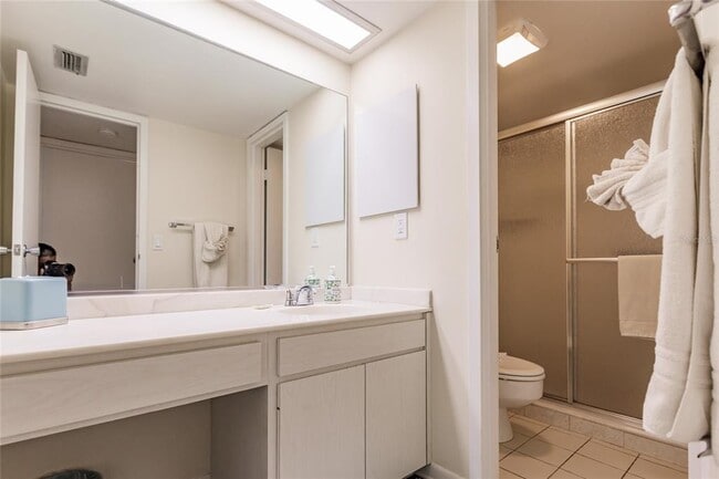 Building Photo - 1055 W Peppertree Dr