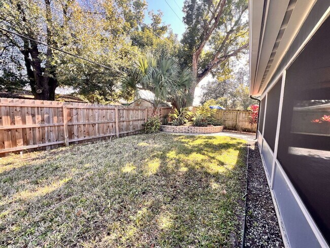 Building Photo - 807 Morocco Ave