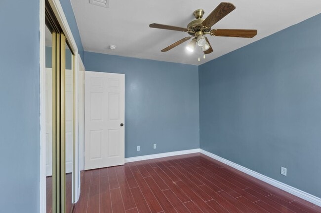 Building Photo - 15424 Mayall St