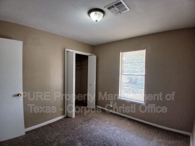 Building Photo - 10609 Kingwood Dr