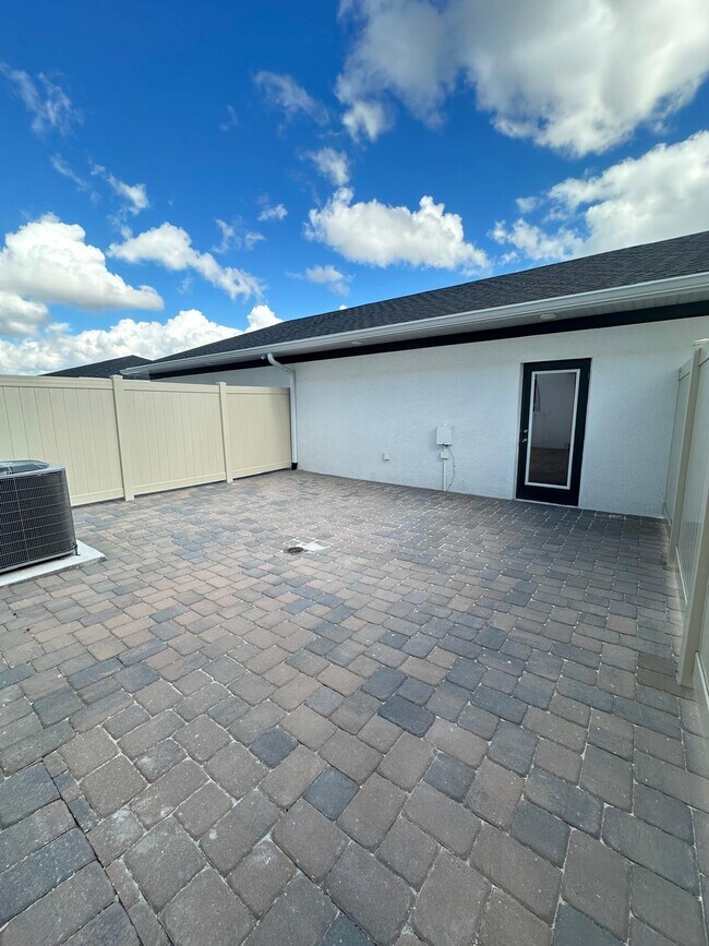 Building Photo - 1359 Mount Royal Dr