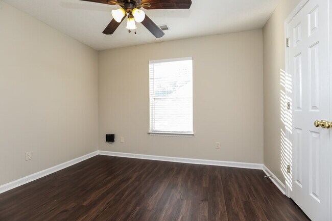 Building Photo - 5400 Sunnyvale Dr