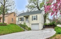 Building Photo - Charming Benson Home
