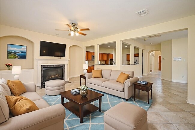 Building Photo - 1547 Lakeside Enclave Dr