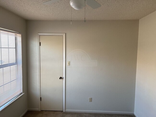 Building Photo - 3707 Hereford Ln
