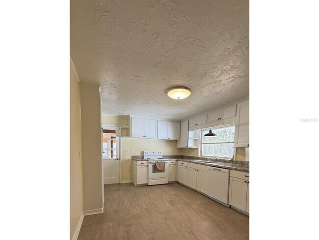 Building Photo - 13725 10th St