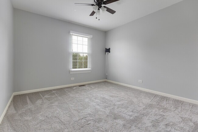 Building Photo - 683 Churchill Ln