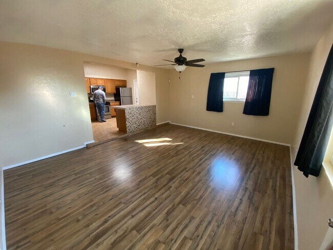 Building Photo - Beautiful 3 bedroom