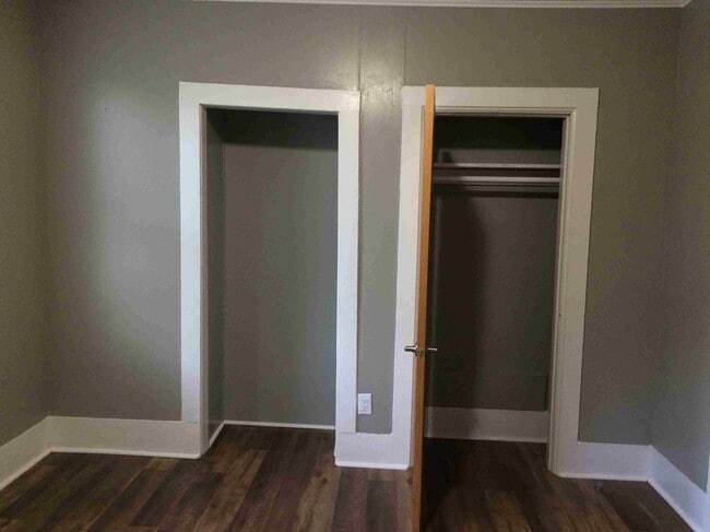 Building Photo - 317 Klingenberg Terrace