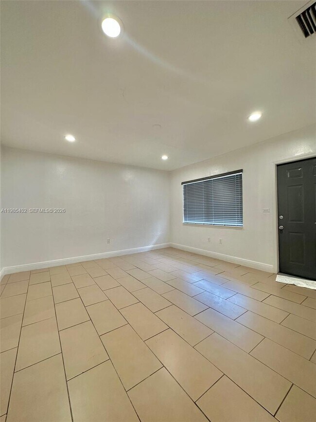 Building Photo - 5510 NW Miami Pl