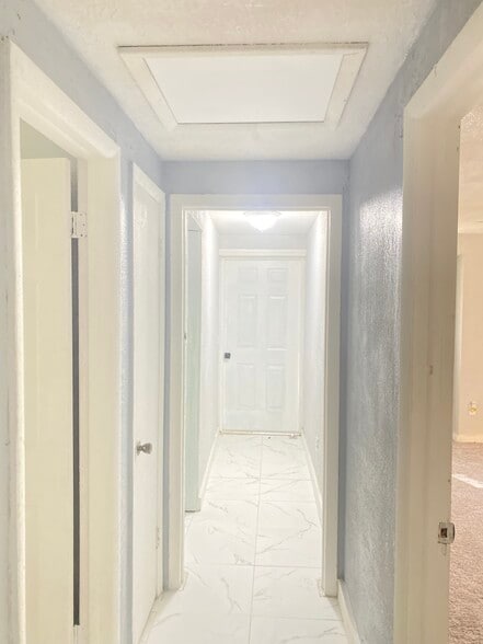 Building Photo - 2553 Martha St