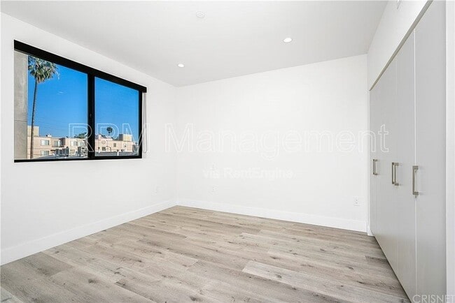 Building Photo - 5923 Laurel Canyon Blvd