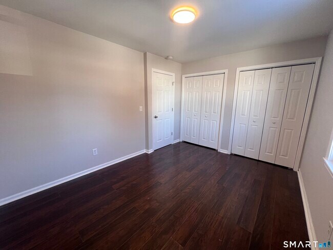 Building Photo - 93 Shell St