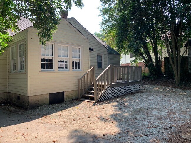Building Photo - 104 S Harding St