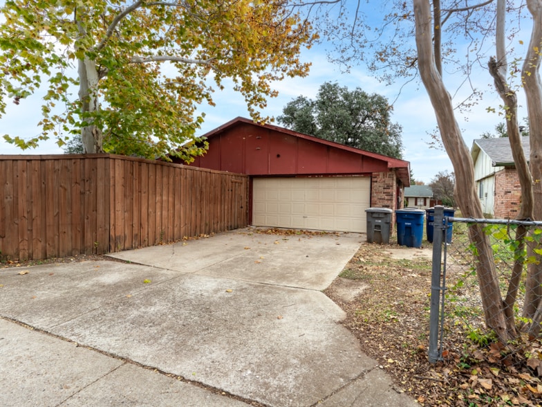 Building Photo - 7117 Chinaberry Rd