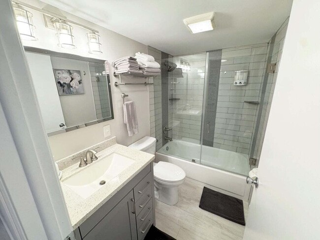 Building Photo - 644 Normandy Ln