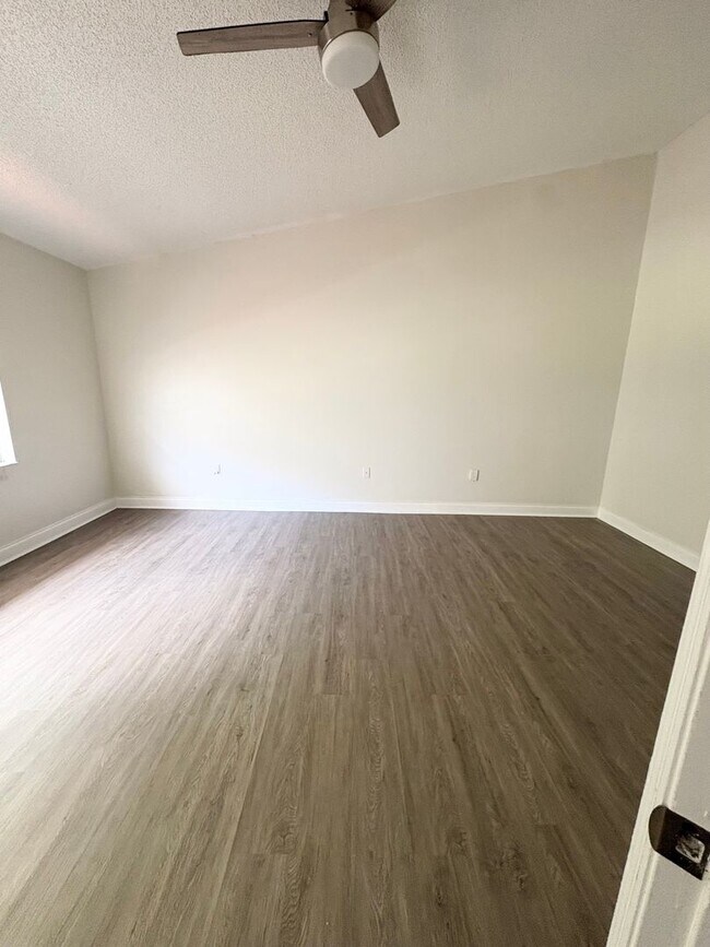 Building Photo - 8824 Coral Palms Ct