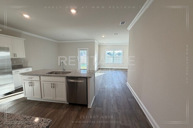 Building Photo - 14901 Dayton Cir