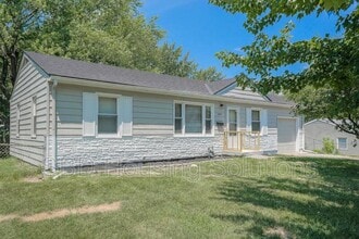 Building Photo - 10104 Bellaire Ave