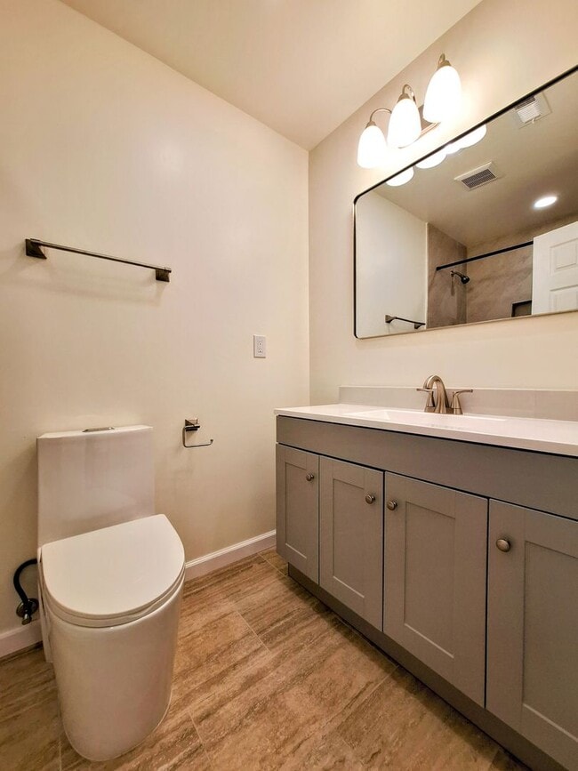 Building Photo - Beautifully Remodeled 3bd Single Story House With Bonus Room & Storage Space!