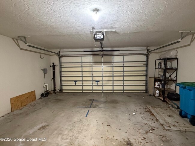 Building Photo - 925 Falls Trail