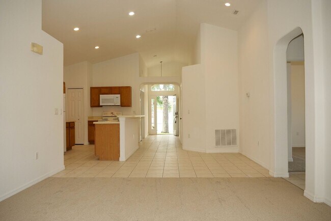 Building Photo - 4 Bedroom Pool Home Available Now!