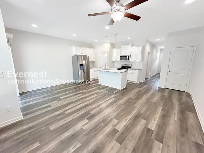 Building Photo - 5213 Rockwood Rd