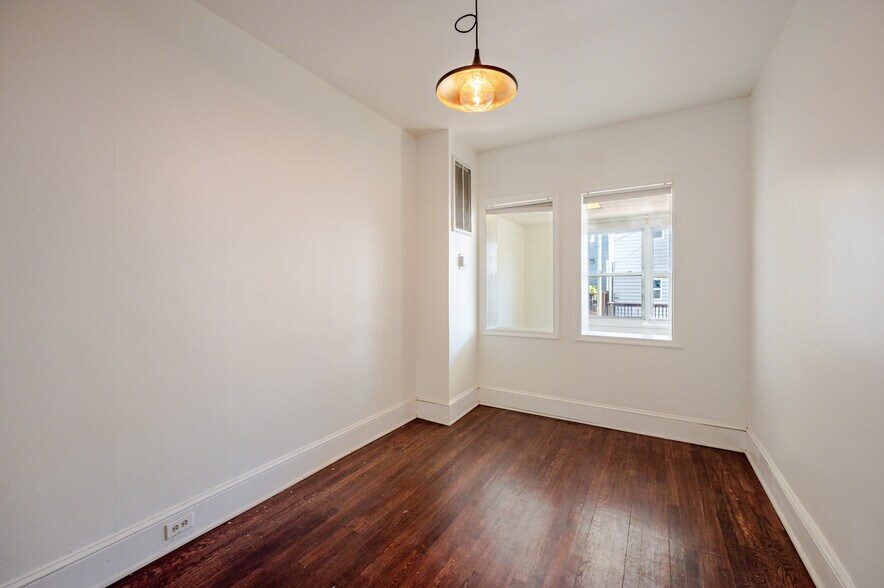 Building Photo - 1109 Abbey Pl NE