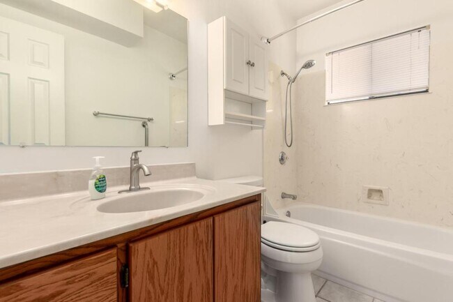 Building Photo - 7880 S Ave De Pina