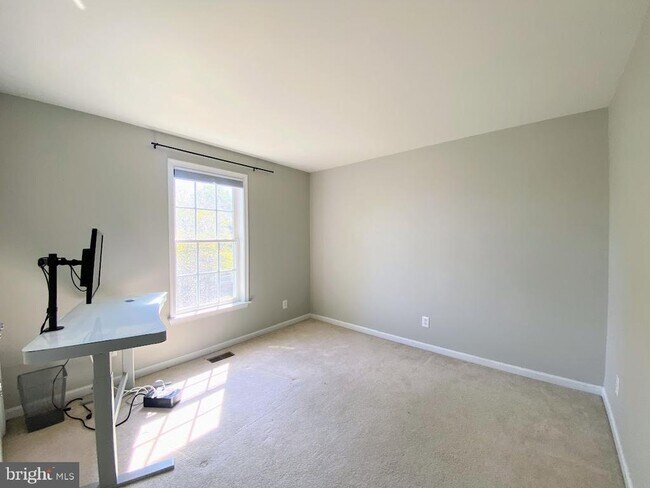 Building Photo - 1403 Hampshire Ln