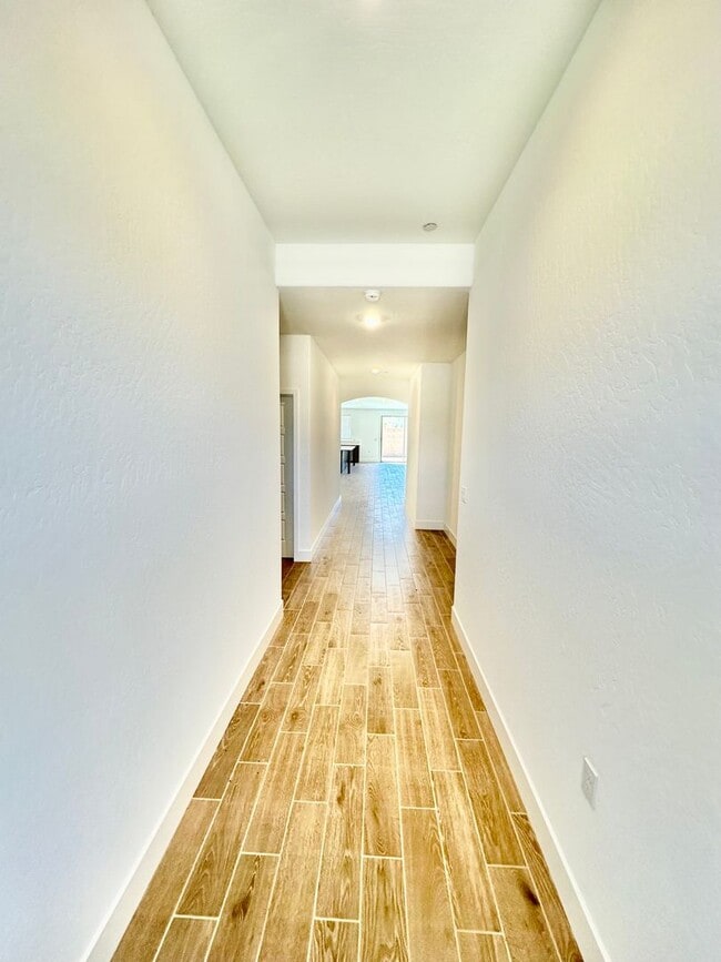 Building Photo - 5-Bedroom Lennar in Riverstone Community