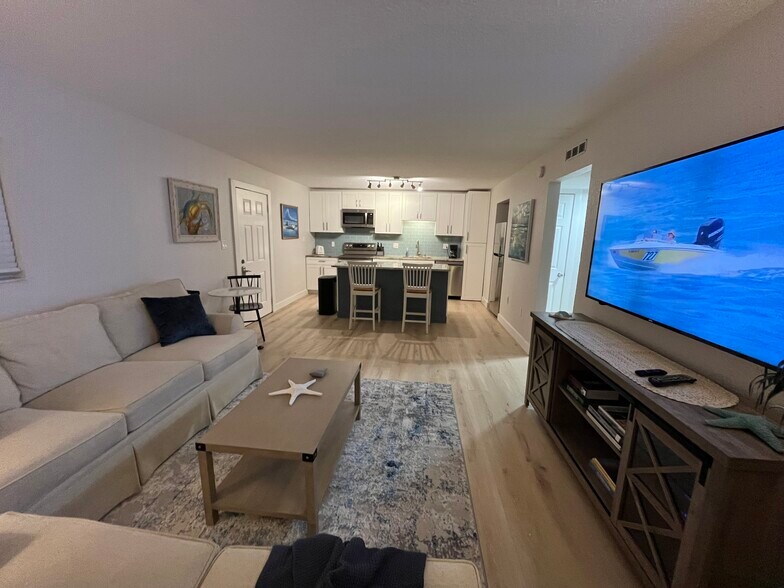 Building Photo - 299 E Central Blvd