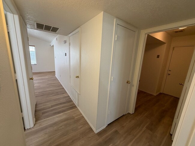 Building Photo - 3 Bedroom Single Story Home Available Near Unser Blvd NW & McMahon Blvd NW!