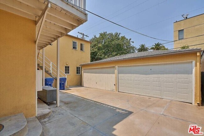 Building Photo - 703 Lorraine Blvd