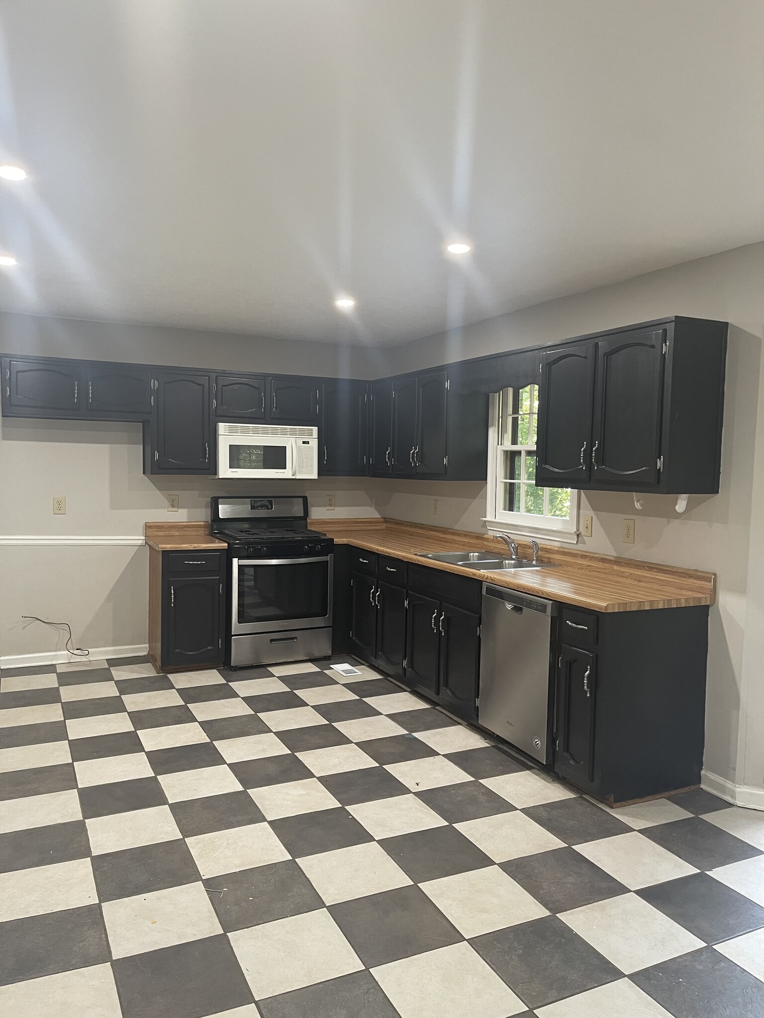 Building Photo - 520 Freestone Dr