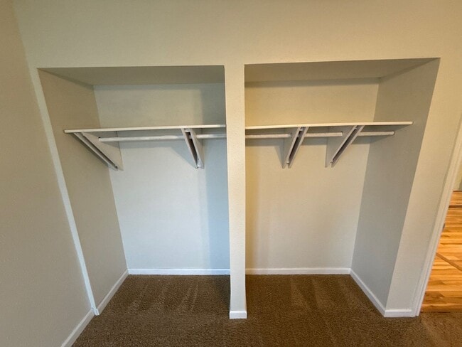 Building Photo - 1070 SW 16th Ave