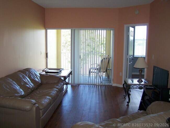 Building Photo - 2080 Greenview Shores Blvd