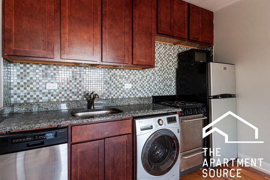 Building Photo - 556 W Arlington Pl