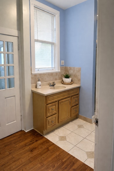 Building Photo - 624 Jefferson Ave