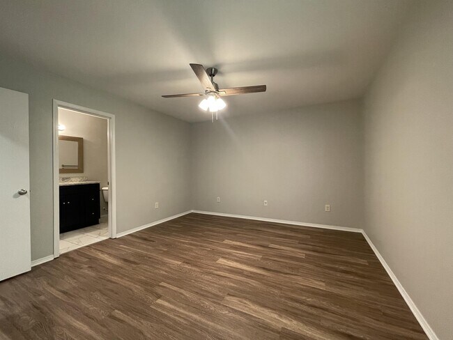 Building Photo - 3602 SW Deerfield Blvd