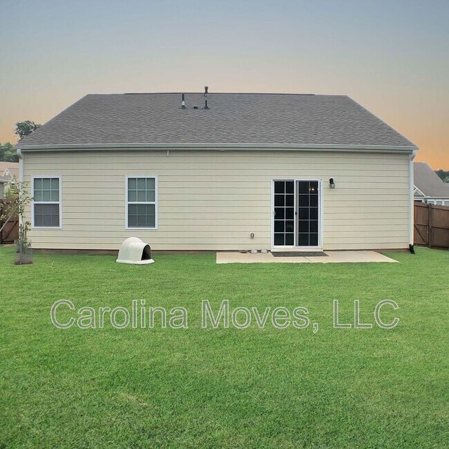 Building Photo - 200 Hartwood Lake Ln